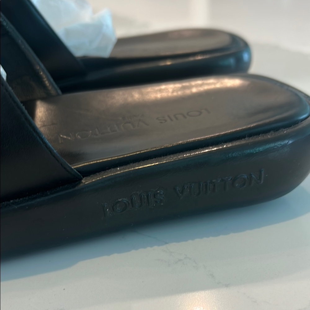 Louis Vuitton Men’s Size 9.5 Black Slide Sandals - Picture 2 of 11
